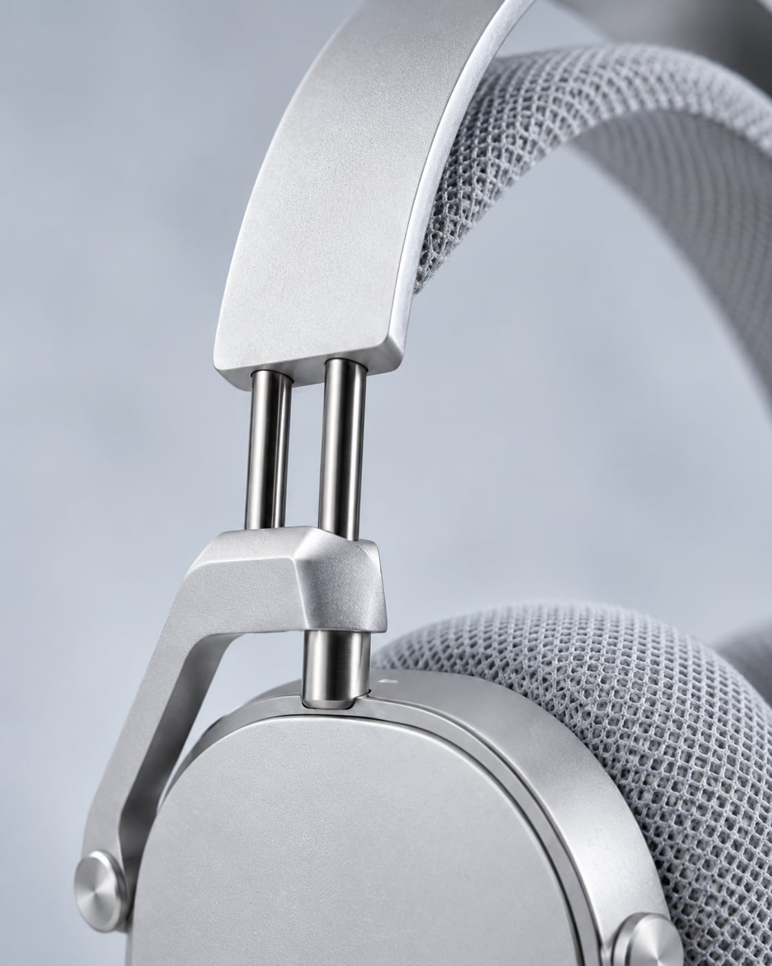 Polished steel slider rods extended from the aluminium headband