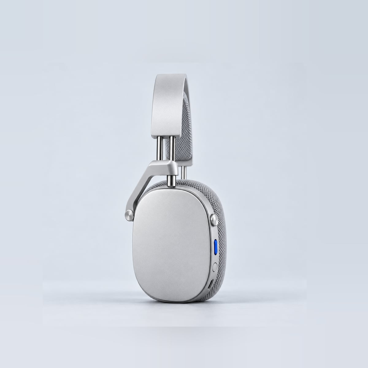 Aura One in Frost silver on a turntable, turned 0 degrees